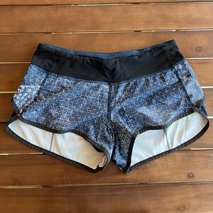 Lululemon Speed up short sz 6